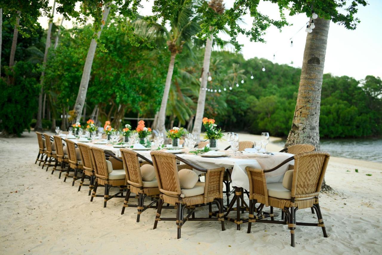 Fridays Puerto Galera Hotel Bagian luar foto
