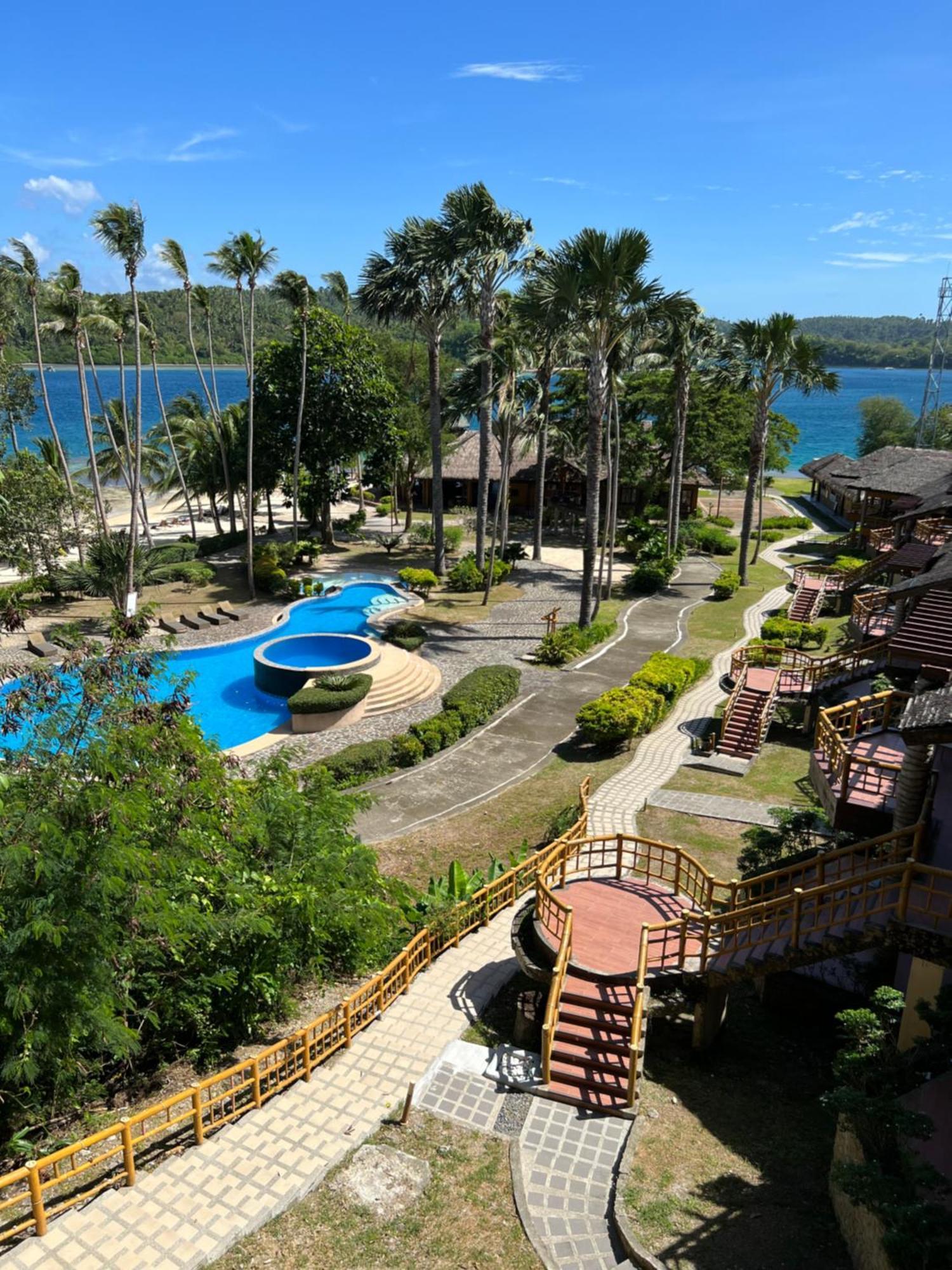 Fridays Puerto Galera Hotel Bagian luar foto