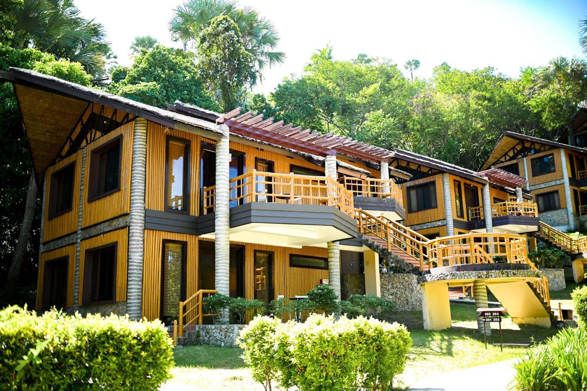 Fridays Puerto Galera Hotel Bagian luar foto
