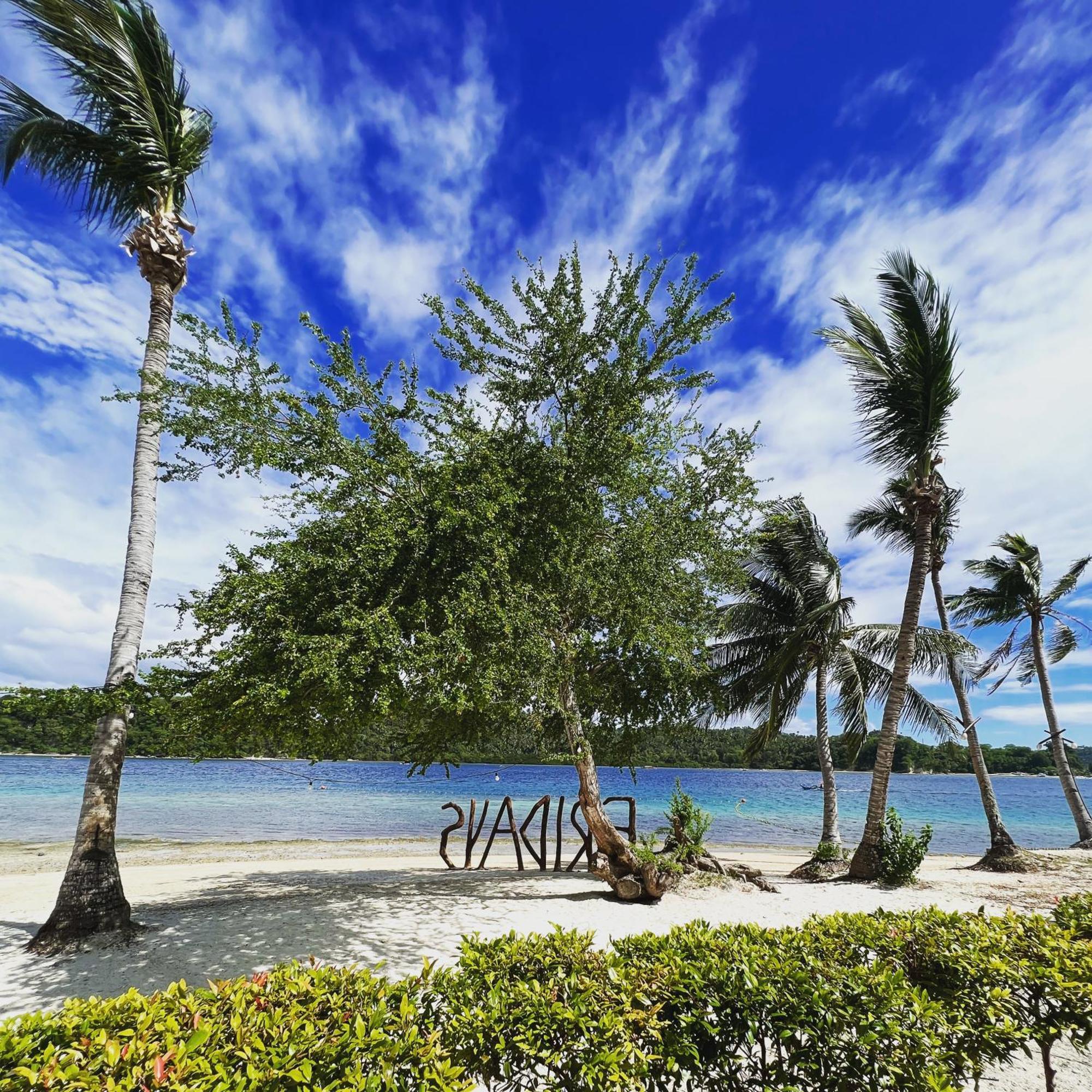 Fridays Puerto Galera Hotel Bagian luar foto
