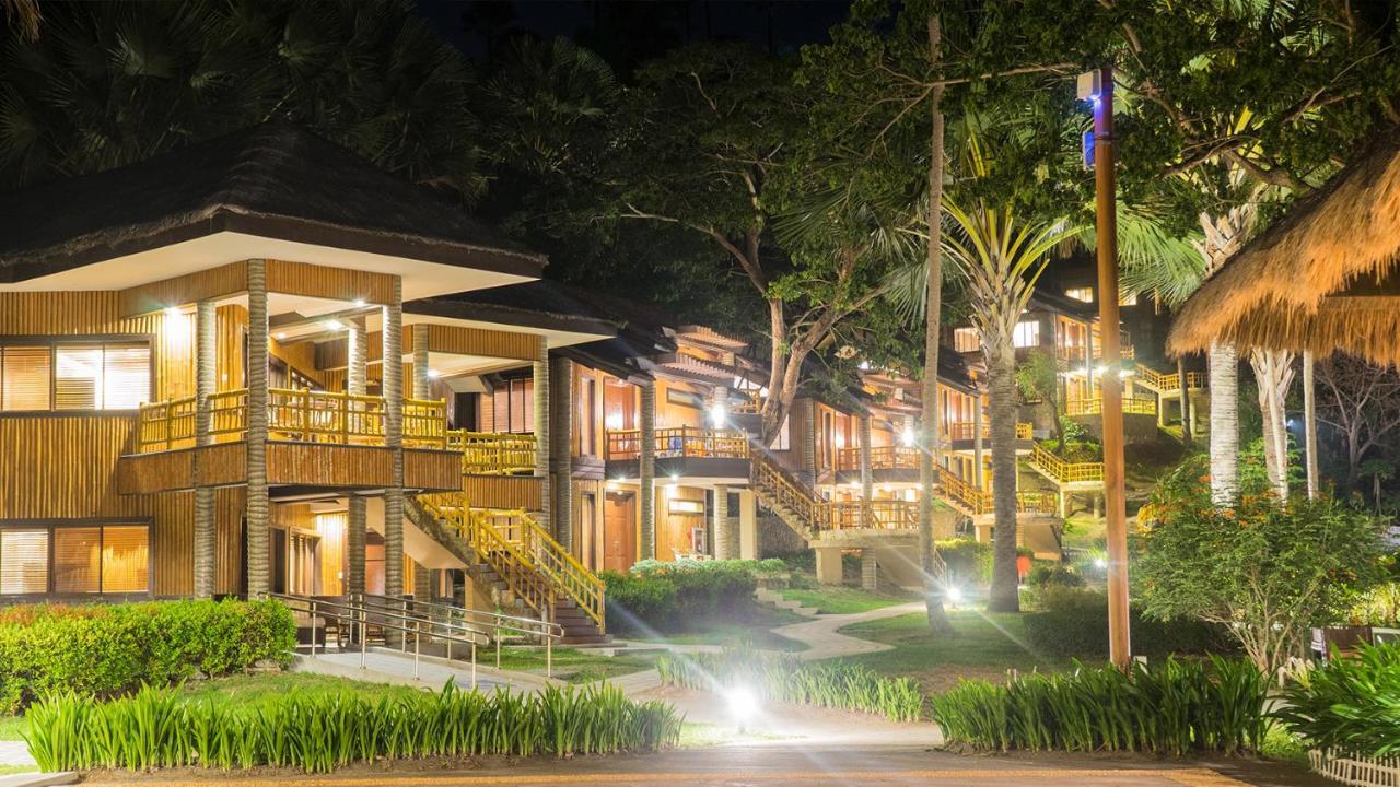Fridays Puerto Galera Hotel Bagian luar foto
