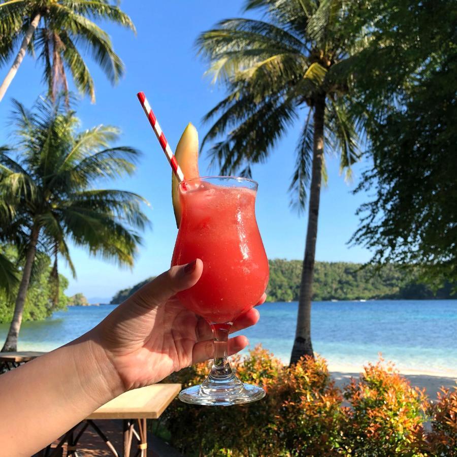 Fridays Puerto Galera Hotel Bagian luar foto